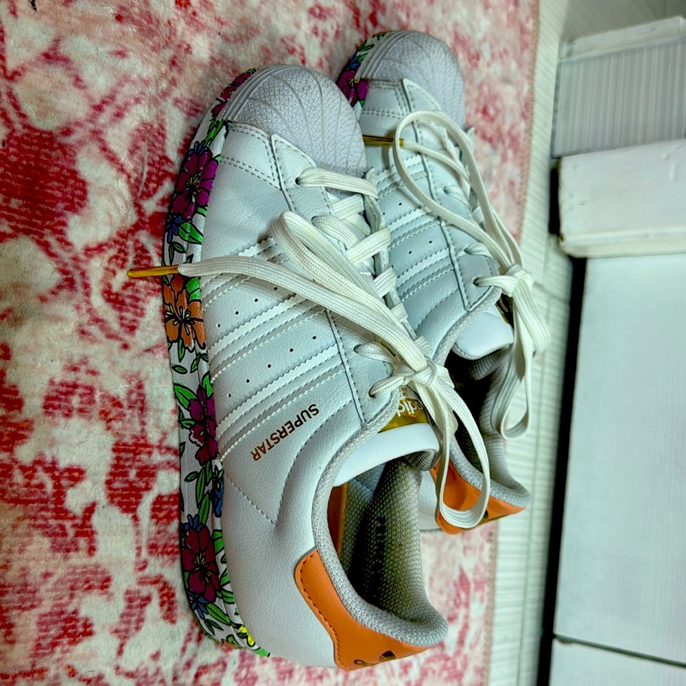 Hard-to-find Adidas Originals Superstar Floral Sneakers in women’s size 6